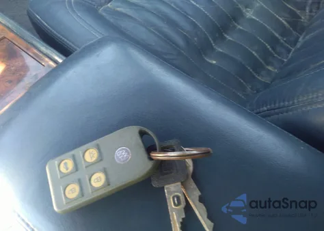 1991 Buick Riviera из США, поврежденный, VIN 1G4EZ13L7MU403278